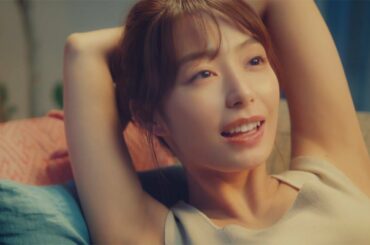 宇垣美里、美肌際立つおうちくつろぎシーン　ナチュラルな“泣き”演技も　「ミュゼプラチナム」新CMが公開