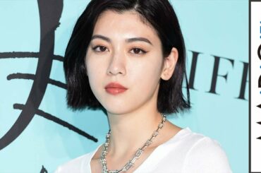 三吉彩花、チュール付き超ミニデニムで美脚ちら見せ　美腹筋も