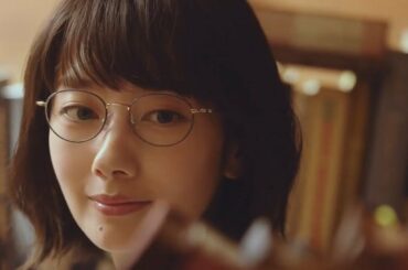波瑠、凛とした“メガネ女子”姿で美しい日本を巡る　「パリミキ」「メガネの三城」新CMが公開