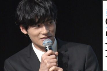 岡田健史、“お母ちゃん”石田ゆり子に望むことは「ギターを弾きながら…」　“お父ちゃん”堤真一の薪ストーブトークも
