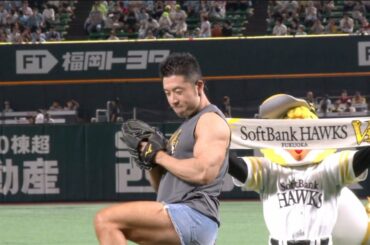 なかやまきんに君、仕上がった筋肉で見事な投球！　自画自賛の始球式　『福岡ソフトバンクホークス対東北楽天ゴールデンイーグルス戦セレモニアルピッチ』