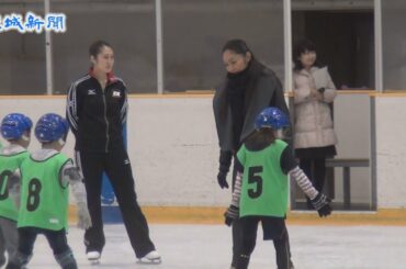 安藤美姫さん、小学生にスケート指導   笠松運動公園