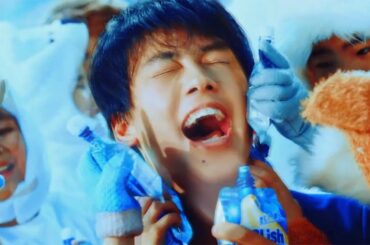 竹内涼真が悶絶！30人の子供たちから“激冷タッチ”　「クーリッシュ」新CMが公開