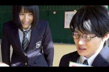 神木隆之介×松本穂香、カタログ演出に思わず笑う松本さん／au CMメイキング