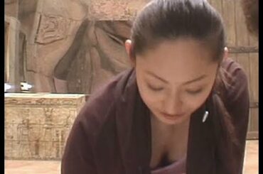 安藤美姫　谷間チラリ【胸チラ・ブラチラ】