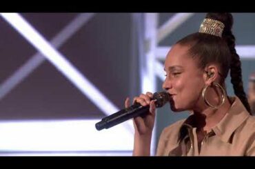 Alicia Keys - Underdog [Live on Graham Norton] HD