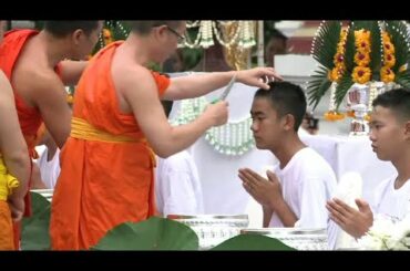 タイ洞窟から救出の少年、頭髪をそって僧侶見習いに