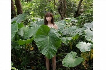 女優・松本まりか、最新写真集から全身でMを表現した先行カットに「脚がセクシーすぎて尊い」の声