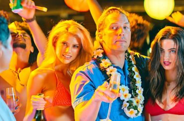 【新作映画紹介】夢が現実になる魔法の島で、金髪ボイン水着ギャル達を大量召喚。「ファンタジー・アイランド」【あらすじ】