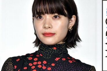 岸井ゆきの、ほんのり透け感ワンピで大人の装い　紫タイツで個性的な装いに