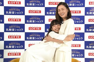 吉田羊、小松菜奈が好き過ぎてハグをおねだり