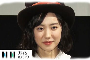 芦田愛菜のちょっと冒険コーデ？“背中が開いた真っ赤なノースリーブ”の出番は…