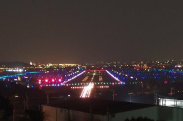 福岡空港・夜の滑走路正面の風景／Fukuoka Airport