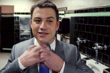 ネクタイをきちんと締め合う戦い「Tie Battle」映画風