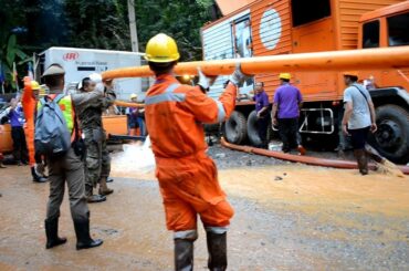 タイ洞窟　少年ら１３人の救助難航