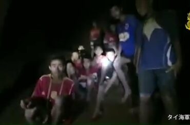 タイの洞窟で行方不明の少年ら１３人、全員生存確認