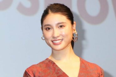 土屋太鳳、撮影の合間にも…　“肉食ぶり”暴露され照れ笑い　映画「フード・ラック！食運」舞台あいさつ