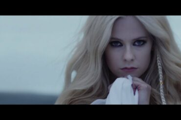 Avril Lavigne 『Head Above Water (Official Video)』