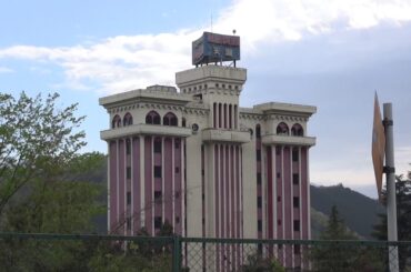 湖畔の難攻不落廃墟