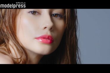 ダレノガレ明美、妖艶な表情にドキッ 「CAROME. ブルーミングリップグロウ」