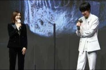 女優の北川景子さんが11月2日、東京都内で行われた映画「ドクター・デスの遺産-BLACK FILE-」（深川栄洋監督、11月13日公開）の完成報告イベントに、共演した綾野剛さんと登場した。客席のファン