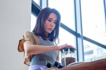 ✅  ドラマ「共演NG」（テレビ東京系、月曜午後10時）に出演する女優の山口紗弥加さん。中井貴一さん演じる人気俳優・遠山英二の妻、雪菜を演じており、視聴者からは「山口紗弥加の破壊力。さすが」「怪演」な