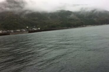 上関大橋をくぐって、右の室津港に入るか、左の上関港に入るか？