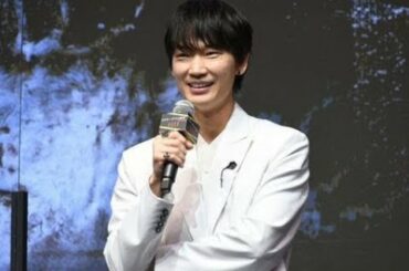 ✅  色んな芸能・エンターテインメント・ニュース満載♪『めるも』|俳優の綾野剛が2日、都内で行われた映画『ドクター・デスの遺産-BLACK FILE-』（11月13日公開）完成報告イベントに出席。北川