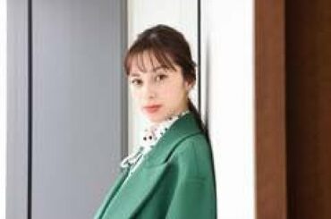 女優の中条あやみさんが主演する映画「水上のフライト」（兼重淳監督）が11月13日に公開される。実話を基にしたヒューマンドラマで、中条さんは、走り高跳びで世界を目指していたものの、不慮の事故で歩けなくな