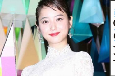 佐々木希、繊細な総レースの白ドレスで上品に　クリスマスイルミ点灯式に登場