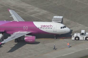 福岡空港でピーチ機パンク 滑走路を一時閉鎖
