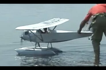 水上機の飛行　　　　Flight of Floatplane