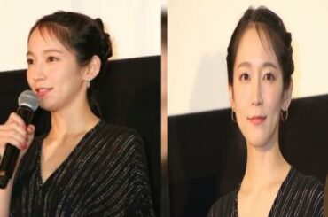 女優の吉岡里帆さんが11月11日、東京都内で行われた俳優の仲野太賀さんの主演映画「泣く子はいねぇが」（佐藤快磨監督、11月20日公開）の舞台あいさつに登場。黒いVネックのロングドレスで輝くような美しい