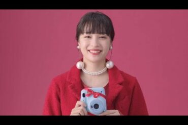 広瀬すず、真っ赤な衣装で「メリークリスマス」（CM instax チェキ／広瀬すず）