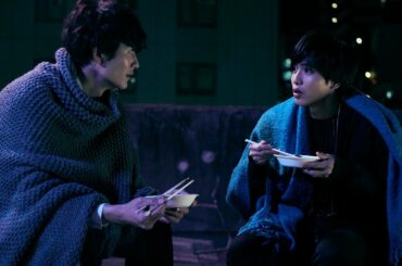 志尊淳、岡田将生に焼き肉店で“契約”迫られる　映画「さんかく窓の外側は夜」メーキング映像