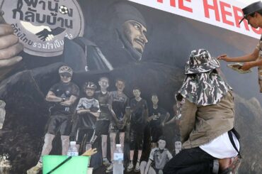 洞窟救出劇、残したい　巨大絵画・ダイバー像制作中　タイ・チェンライ