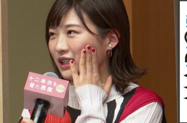 伊藤沙莉、スリットワンピで大人可愛く　プリーツ×プリーツで軽やかに