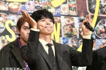 V6井ノ原快彦（44）が13日、都内の丸の内TOEIで行われた主演映画映画「461個のおべんとう」（兼重淳監督、11月6日公開）完成披露試写で、息子役の関西ジ… - 日刊スポーツ新聞社のニュースサイト