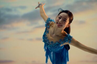 本田真凜、CMで華麗なスケーティング披露　制服姿での接客も　タウングループ新CM＆メイキング映像