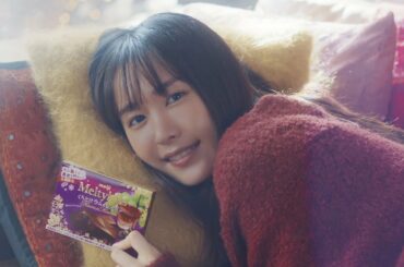 新垣結衣が「とろけるぅ」表情で見つめる　あのCMソング復活でガッキーの歌声披露も　メルティーキッス新CM 「 リラックスタイム 」 篇
