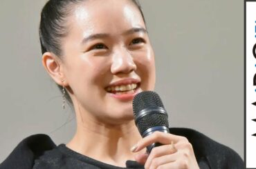 蒼井優、個性派ブラックワンピに“足袋ブーツ”　シンプル＆ハイセンスなモノトーンコーデ
