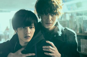 岡田将生、志尊淳と“密着”　「さんかく窓の外側は夜」キャラクター紹介映像