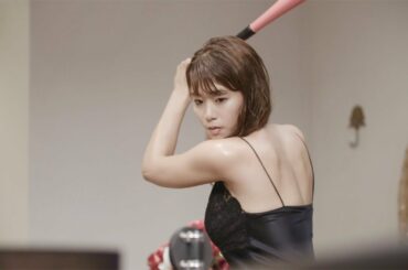 稲村亜美、セクシーネグリジェ姿でハンマー神スイング　『ASLEEP』新CM「神スイング」篇＆メイキング映像 Christine CoSmith
