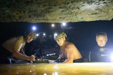少年たちを救う！実際のダイバーたちも参加した救出劇の再現『THE CAVE』メイキング映像
