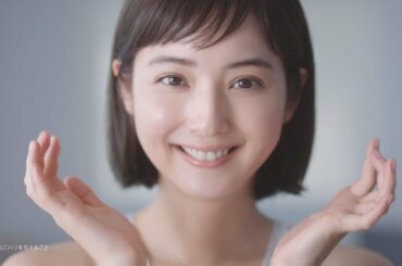 佐々木希、弾む美肌に「いい感じ！」　ファンケル新CMが公開