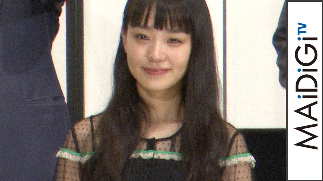 奈緒、フリルがキュート! 黒レースロングドレスで肌見せ 奈緒、フリルがキュート! 黒レースロングドレスで肌見せ