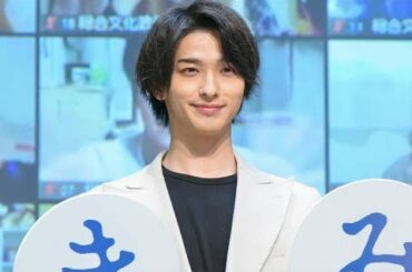 俳優の横浜流星さんが10月8日、東京・青山学院大学内で実施された女優の吉高由里子さんとのダブル主演映画「きみの瞳（め）が問いかけている」（10月23日公開、三木孝浩監督）の公開記念リモートイベントに登