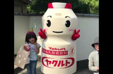 ヤクルト君がお誕生日のお祝いに伺いました。(5月)