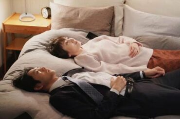 ✅  女優の波瑠さん主演の連続ドラマ「＃リモラブ ～普通の恋は邪道～」（日本テレビ系、水曜午後10時）第7話が12月2日に放送された。劇中では、青林風一（松下洸平さん）が大桜美々（波瑠さん）の手を握る