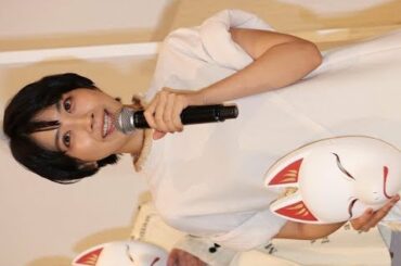 ✅  松本穂香が14日、丸の内TOEIにて開催された映画『みをつくし料理帖』公開記念舞台挨拶に出席。演じる役どころの“特徴”について述懐する一幕があった。